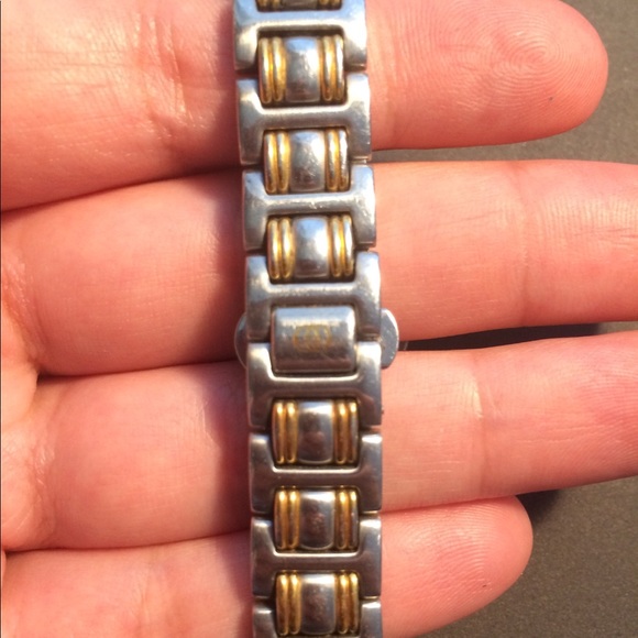 Two-Toned Gucci Watch - Picture 2 of 8